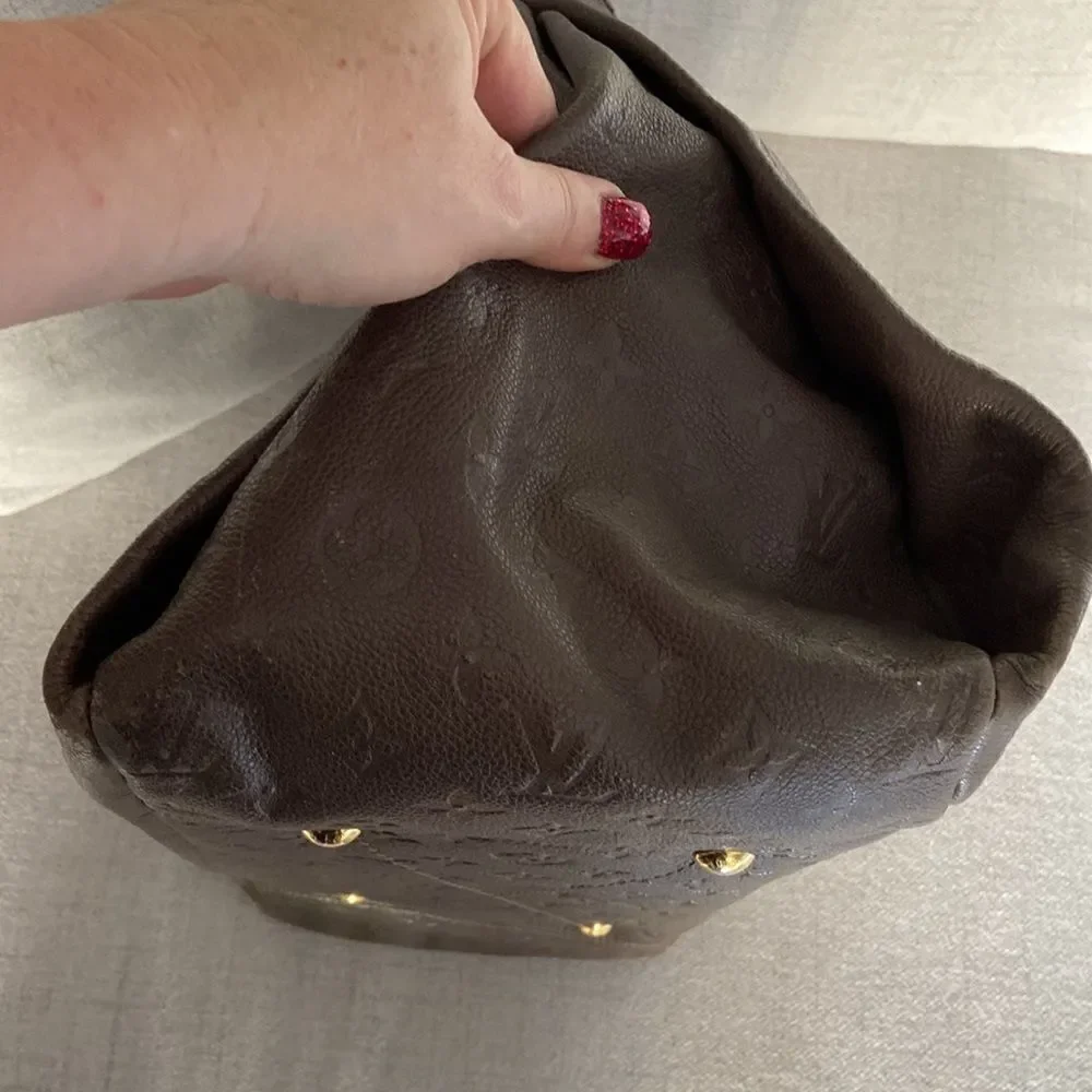 Louis Vuitton Shoulder bag  monogram lamb skin chocolate color